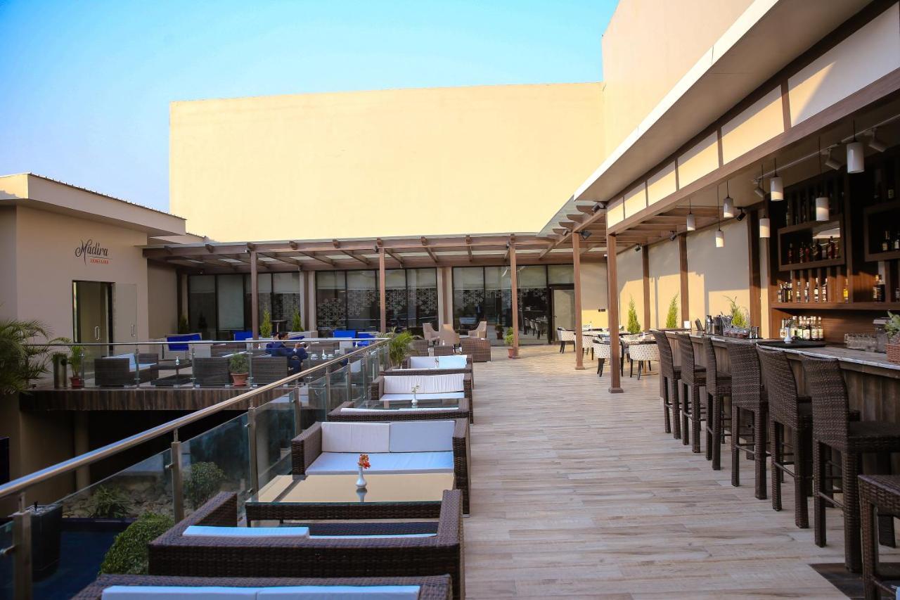 Tiger Palace Resort Bhairāhawā Exterior foto