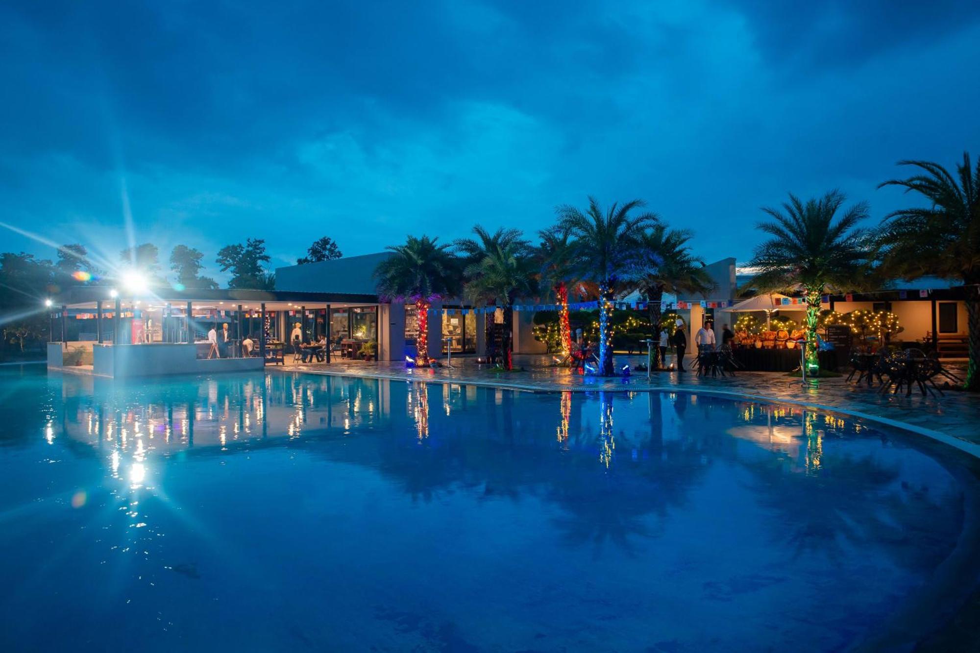 Tiger Palace Resort Bhairāhawā Exterior foto